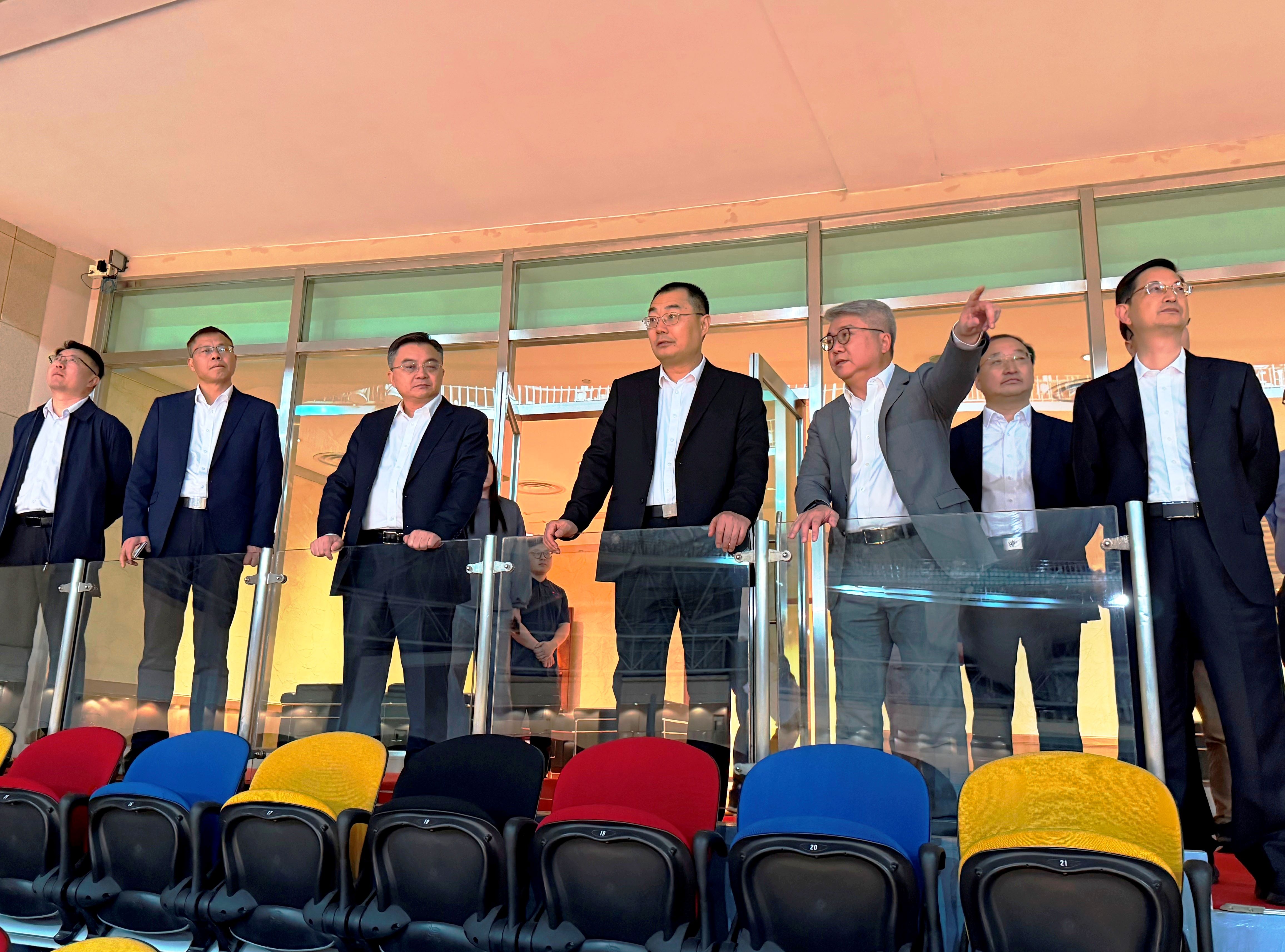 圖1 考察澳門賽區場館設施.JPG